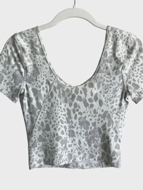 Lululemon Cropped Athletic Top Grey Print Workout Athleisure Size [6]